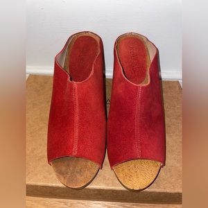 Kelsi Dagger Brooklyn KDB Block Heels 6M Bergenos Peep Toe Slip On Red